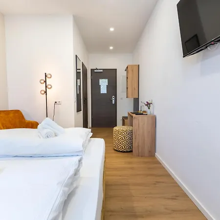 Cherisy - Volldigitales Mit Self-check-in Mit Aufzug 3* Konstanz